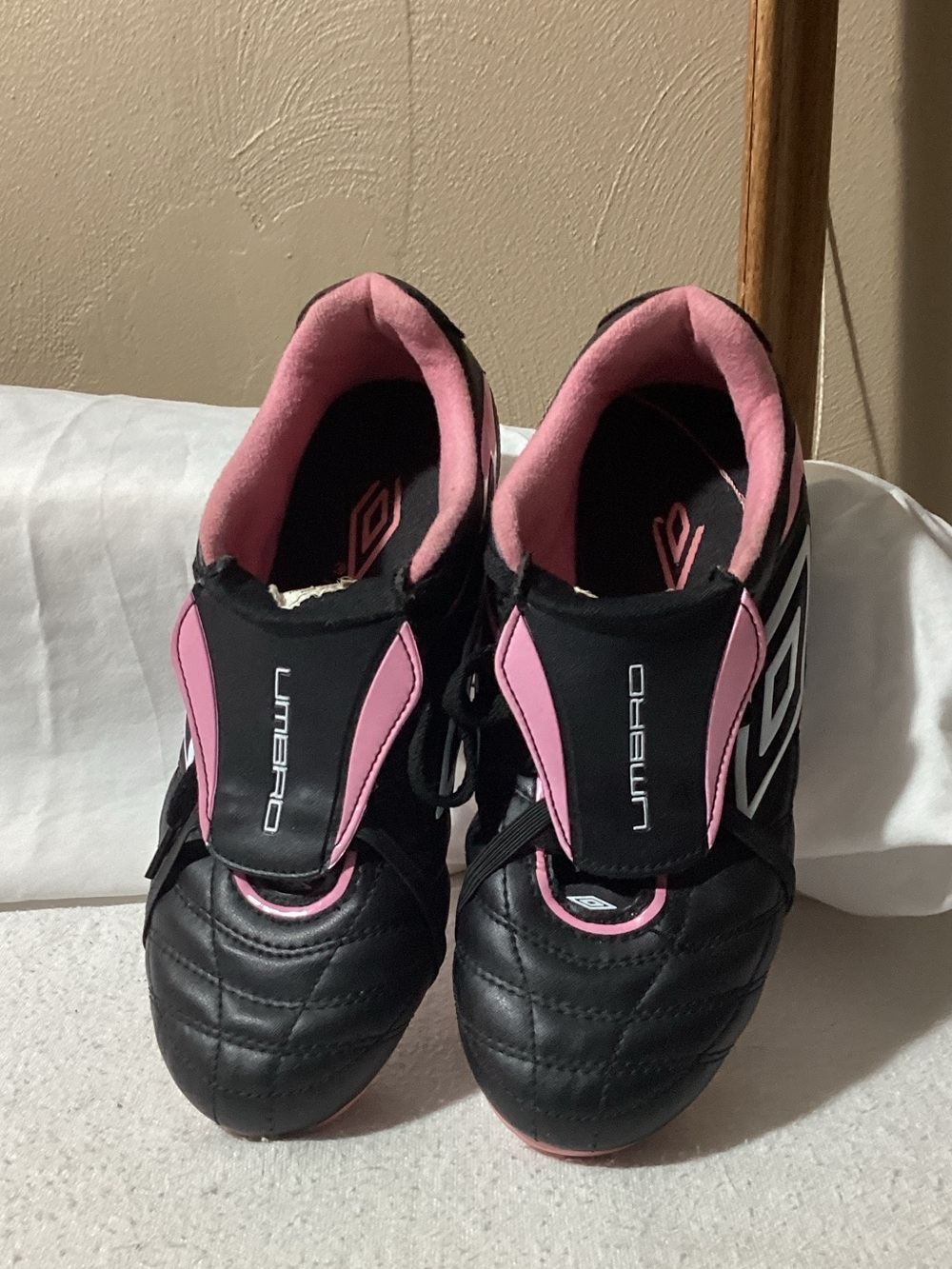 Umbro Girl’s Black and Pink Soccer Cleats